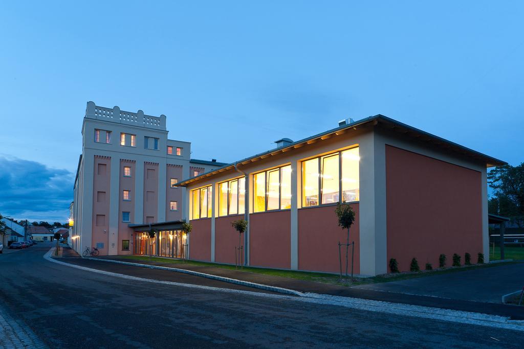 Jufa Hotel Weinviertel - Eselsmuehle Seefeld-Kadolz Exterior photo