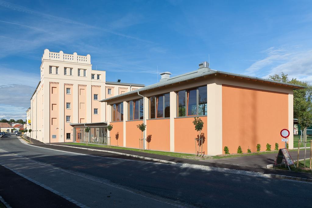 Jufa Hotel Weinviertel - Eselsmuehle Seefeld-Kadolz Exterior photo