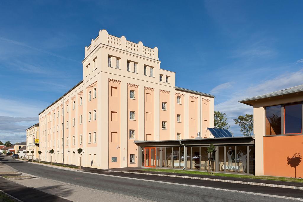 Jufa Hotel Weinviertel - Eselsmuehle Seefeld-Kadolz Exterior photo